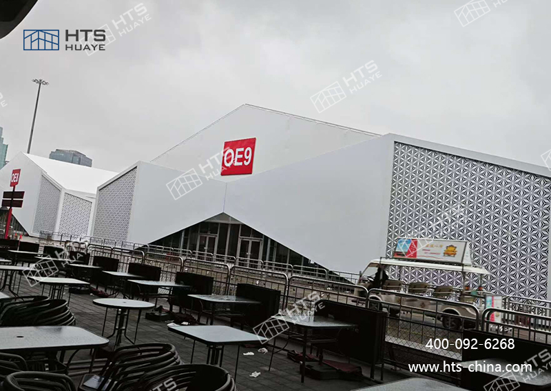 為上海成功交付了 4 座大型展覽篷房，助力當?shù)貢够顒拥捻樌_展